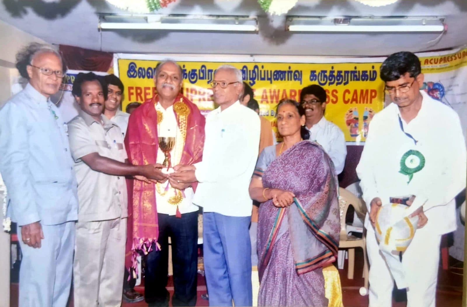 Memento presentation to chief guest
